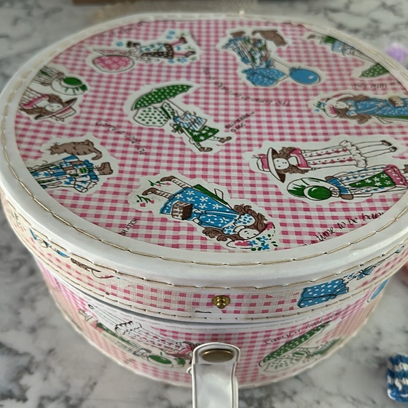 Doll with extras in Collector Hollie Hobbie Case - Picture 9 of 12